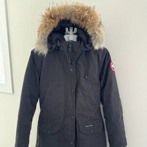 Canada Goose Trillium Regular Fit Down Parka with Genuine Coyote Fur Trim